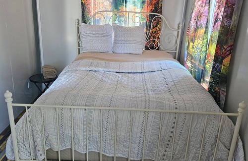 Carrolls Otro | Cozy farmhouse in charming Kelso with AC, WiFi