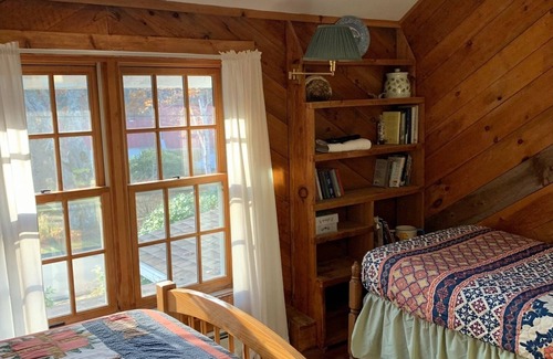 Rowe Otro | Cozy Farmhouse Retreat in the Berkshires - Gabriel’s Room