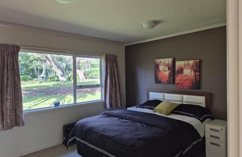 Pokeno Casa | Cozy FarmStay with Spa