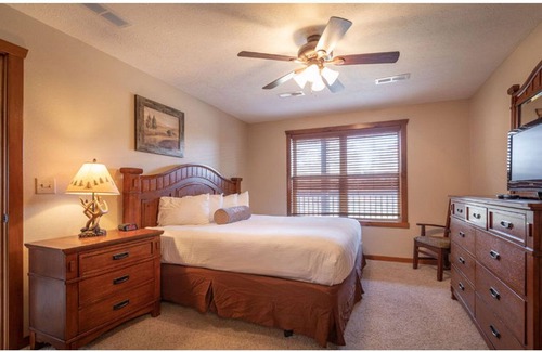 Indian Point Complejo | Cozy Fireplace, Beautiful Panoramic View of Lake & Forest ~ 1 Bedroom w/1 Bath