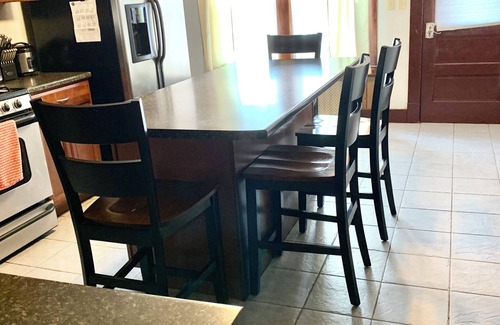 Chicopee Apartamento | Cozy First Floor Apartment. Located in a quiet neighborhood.