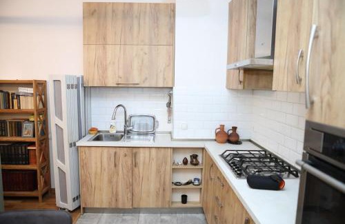 Saburtalo Apartamento | Cozy Flat near Metro with Balcony
