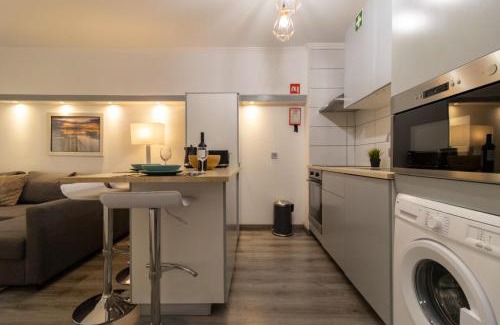 Areias de Sao Joao Apartamento | Cozy Flat near Oura Beach