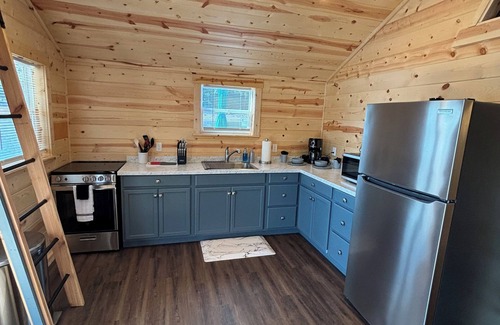 New Tazewell Alquiler De Eote | Cozy floating home, AC on Norris Lake at Straight Creek Marina
