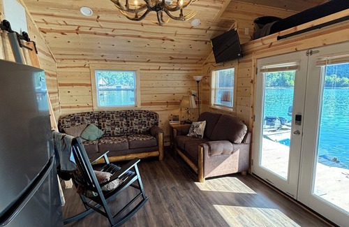 New Tazewell Alquiler De Eote | Cozy floating home, AC on Norris Lake at Straight Creek Marina