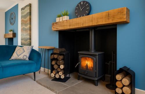 Port Talbot Casa | Cozy Forest Retreatlog Burnerdog Friendly