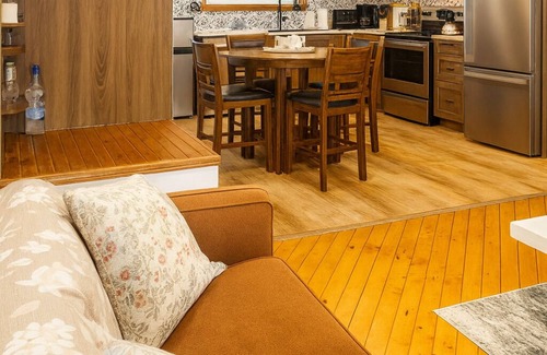 Jacksons Point Cabaña | Cozy Fountain Cottage