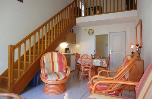 Saint-Pierre-la-Mer Casa | Casa adosada con piscina, terraza y parking, cerca de la playa