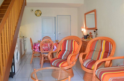 Saint-Pierre-la-Mer Casa | Casa adosada con piscina, terraza y parking, cerca de la playa