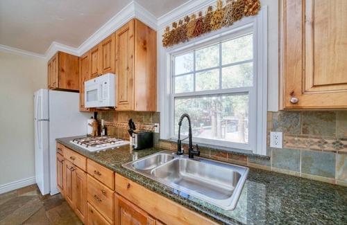 Lakeside Park Hotel | Rare unit layout making it easy to share Tahoe with friends & family!
