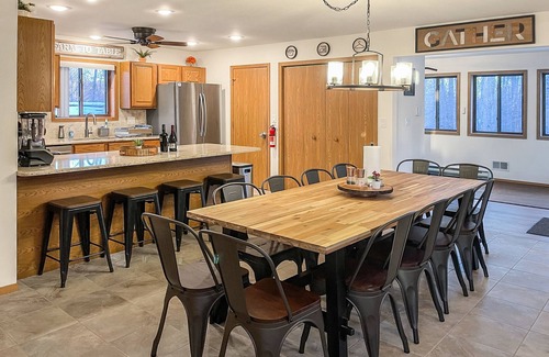Gouldsboro Chalet De Esquí | Cozy Fun Chalet: Game rm-Gym-Firepit-EV Charger-Pet Friendly, Cmty Beach & Pool!