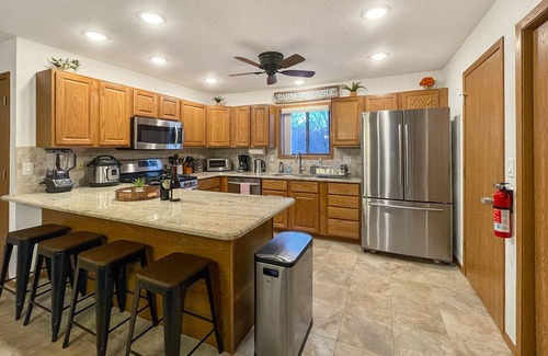 Gouldsboro Chalet De Esquí | Cozy Fun Chalet: Game rm-Gym-Firepit-EV Charger-Pet Friendly, Cmty Beach & Pool!