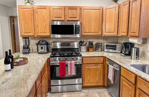 Gouldsboro Chalet De Esquí | Cozy Fun Chalet: Game rm-Gym-Firepit-EV Charger-Pet Friendly, Cmty Beach & Pool!