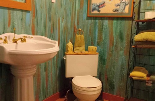Eastpoint Cabina | Cozy & Fun Fisherman's Cabin close to Beaches and Forest. Pet Friendly!