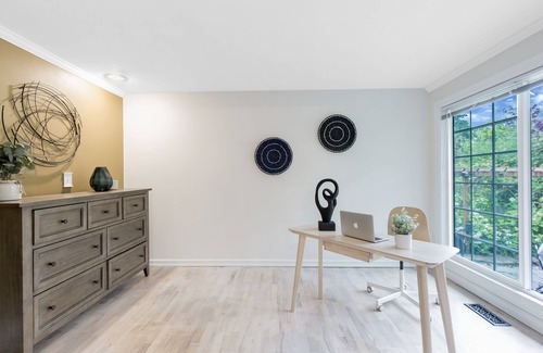 Lake Hills Casa | Cozy furnished 3-bedroom pet-friendly rambler in Bellevue