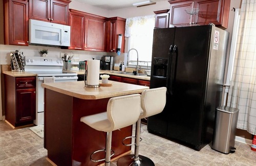 Westover Casa | Cozy, gallery-inspired stay, 5min to Fort Liberty