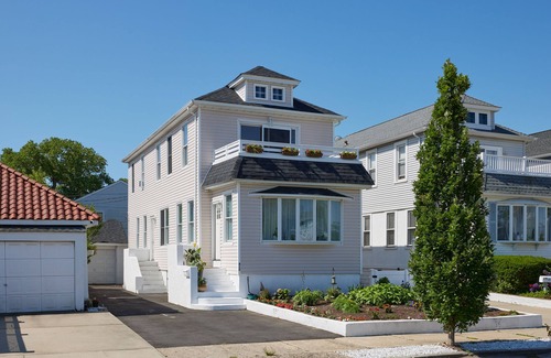 Long Beach Casa | Cozy Garden Home Near the Beach