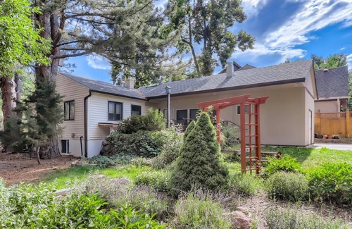 Interurban Park Apartamento | Cozy Garden-Lvl Boulder Retreat-Amazing Views!