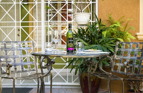 Eastwood Park Casa | Cozy Garden Suite near Sovereign On The Boulevard, Red Hills