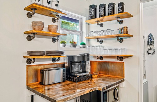 Jupiter Cabina | Cozy, Gated, Hot Tub & Sauna, Playroom, Bar, Fenced-in Yard.