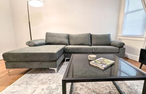 Orange Casa | Cozy Gem 18Min to EWR 8min to NYC Train & Parking