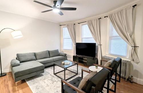 Orange Casa | Cozy Gem 18Min to EWR 8min to NYC Train & Parking