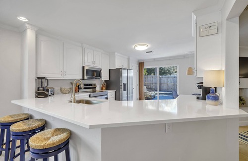 Bid-a-wee Beach Casa | Cozy Gem Hideaway! Private Beach within 2 mins!