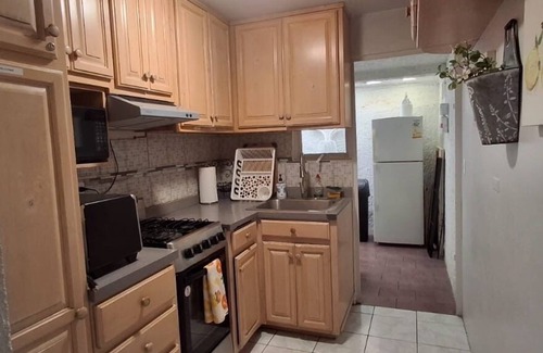 Tijuana Condominio | Cozy Gem steps away from the Border ,Jacuzzi in private patio.
