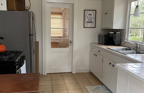 Pacific Grove Cabaña | Cozy get-away in Pacific Grove (Pet Friendly!)