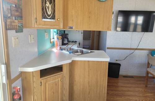 Port Clinton Casa | Cozy get away lot 1 birding view, nature walk, restaurants, beaches, dock sm fee