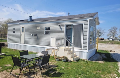 Port Clinton Casa | Cozy get away lot 1 birding view, nature walk, restaurants, beaches, dock sm fee