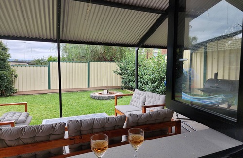 Cranebrook Apartamento | Cozy Getaway at the base of the Blue Mountains