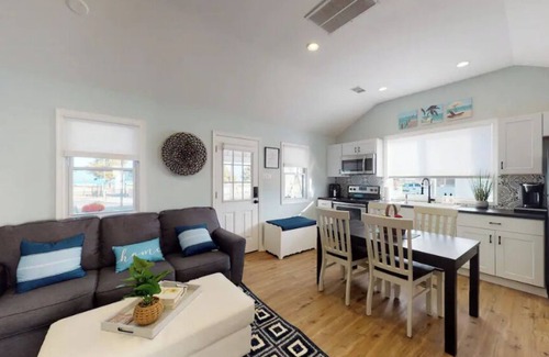 Chesapeake Beach Cabaña | Cozy Getaway - Breezy Point Beach & Marina