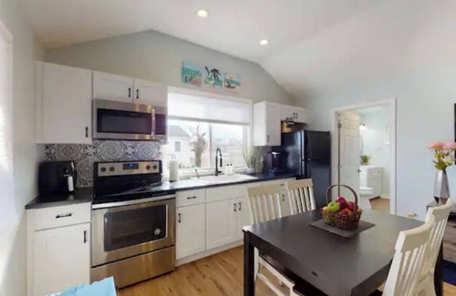 Chesapeake Beach Cabaña | Cozy Getaway - Breezy Point Beach & Marina