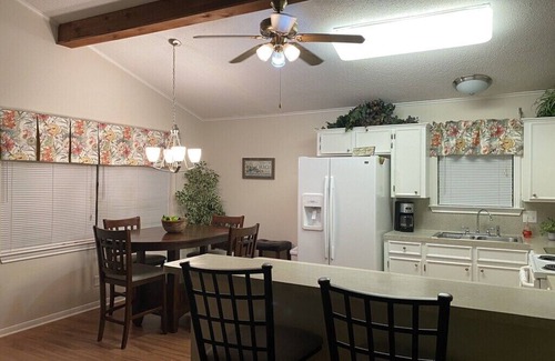 Galveston Casa | Cozy getaway blocks from the beach and the bay. Perfect for families and couples