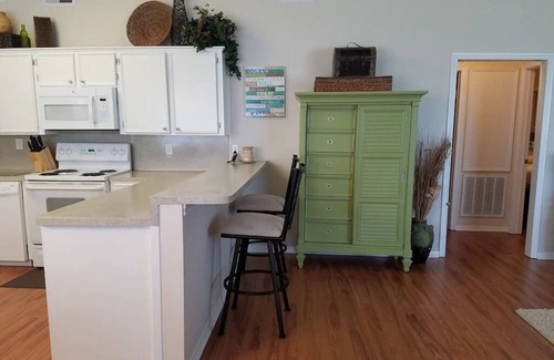 Galveston Casa | Cozy getaway blocks from the beach and the bay. Perfect for families and couples