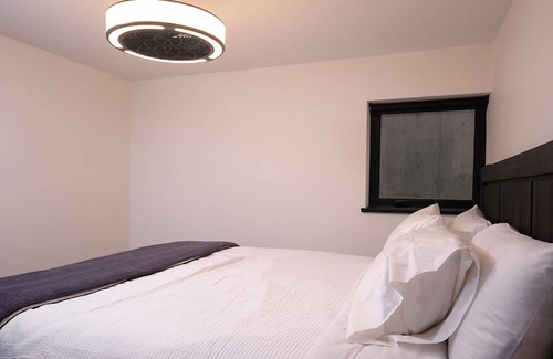 Rossland Apartamento | Cozy Getaway for Couples!