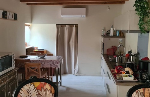 Auriac-du-Perigord Cabaña | Acogedora escapada en Périgord con terraza y entrepiso