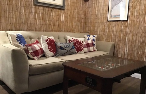 Clifton Apartamento | Cozy getaway in Lake Whitney! Private deck with hot tub and kayaks available