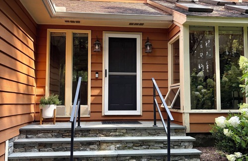 Goshen Casa | Cozy Getaway near Lake & Skiing; 2 min walk to lake; 10 mins to Mohawk Mountain