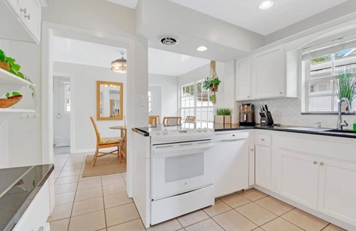 Virginia Park Casa | 459) Cozy Getaway w/ fire pit!