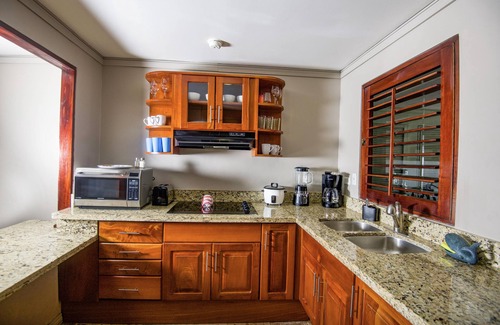 Quepos Casa | Cozy getaway w/pool-tennis-bbq near Manuel Antonio