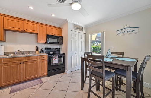 Bonita Shores Cabaña | Cozy Getaway with pool and minutes to the beach!!!