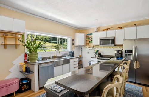 Morganton Cabina | Cozy getaway with deck, mountain views & hiking trails
