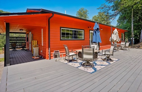 Morganton Cabina | Cozy getaway with deck, mountain views & hiking trails
