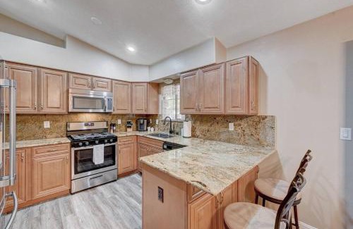 Henderson Casa | Cozy Getaway with King Bed, BBQ & Spacious Backyard