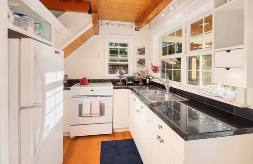Gig Harbor Cabaña | Cozy Gig Harbor Cottage-Horsehead Bay Waterfront