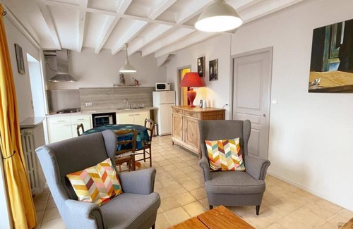 Couffy Cabaña | Apartamento en Couffy: Confort, Terraza Privada y Actividades Culturales y Náuticas Cercanas