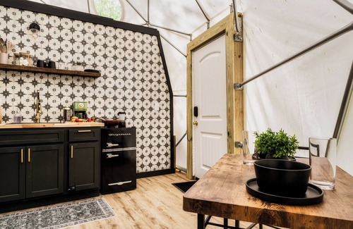 Robbins Cabina | Cozy Glamping Dome PERFECT for couples near Brimstone and Big South Fork