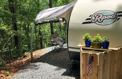 Bryson City Alquiler De RV | Cozy Glamping Pod with WiFi, HOT TUB, Outdoor Shower in marvelous Bryson City